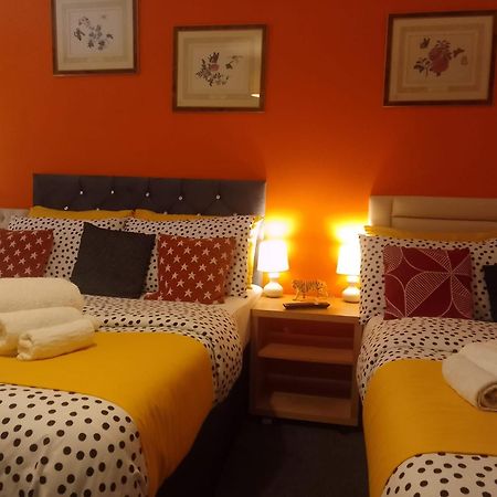 Cosy Stay In Walsall By Ideal Home Bloxwich Eksteriør billede