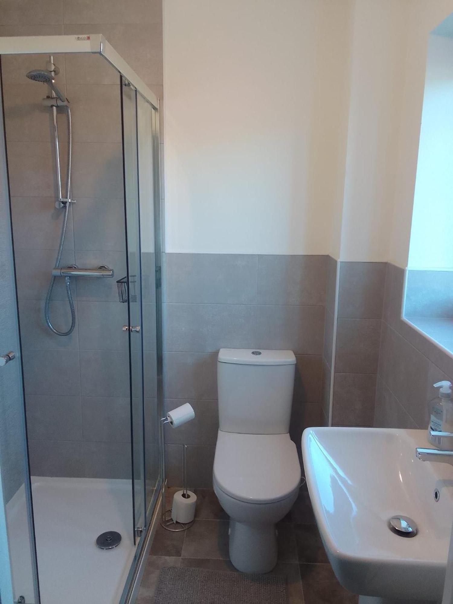 Cosy Stay In Walsall By Ideal Home Bloxwich Eksteriør billede